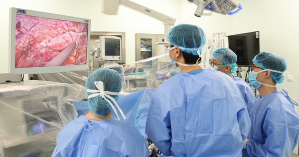 Đang về quê đón Tết, nhiều y, bác sĩ quay lại viện vì ca ghép gan