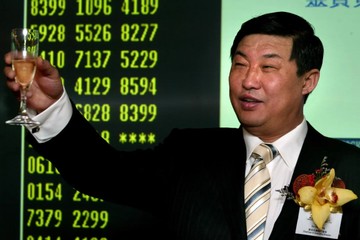 Ông chủ 61 tuổi khiến nhà giàu chờ từ 4h sáng để mua vàng vì bán giá... quá đắt