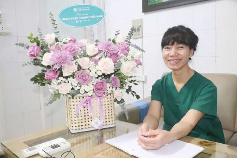 Nữ bác sĩ 20 năm sau tấm màn xanh phòng mổ, canh giữ nhịp sống người bệnh
