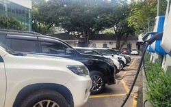 Nếu 100 ngàn xe ô tô cùng sạc một lúc sẽ tác động tới hệ thống điện thế nào?