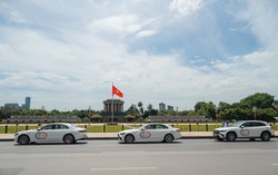Đoàn xe kỷ niệm 140 năm của Mercedes-Benz dừng chân tại Hà Nội