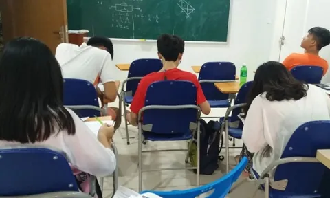 Sở GD&ĐT Hà Nội yêu cầu xác minh thông tin giáo viên dạy thêm trái quy định