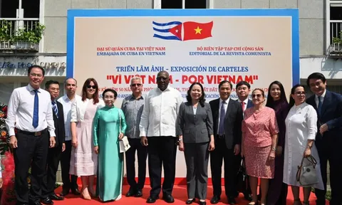 Triển lãm ảnh 'Vì Việt Nam' thắt chặt tình hữu nghị Việt Nam-Cuba