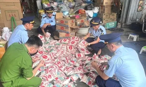 Nghệ An: Phát hiện hơn nửa tấn mì chính nghi giả thương hiệu lớn