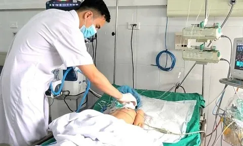 Bé gái nguy kịch vì một vết thương nhỏ ở chân