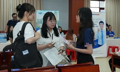 Công chức trẻ tự tin với công việc mới