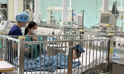 Đình chỉ một số nhân viên y tế vụ bị tố 'nộp đủ tiền mới cấp cứu người bệnh'