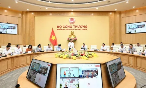 Trưởng Đoàn đàm phán Chính phủ, Bộ trưởng Công thương Nguyễn Hồng Diên họp với các tập đoàn THACO, Viettel, Vietjet... về kế hoạch mua hàng từ Hoa Kỳ