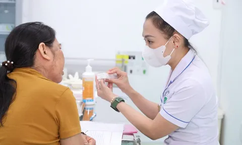 Mù mắt, nhiễm trùng vì 'thầy khoán' đắp lá trị bệnh