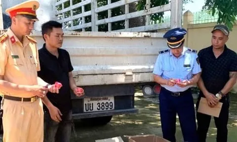 Phát hiện xe tải chở hơn 1.200 lọ kem dưỡng da không rõ nguồn gốc ở Nghệ An