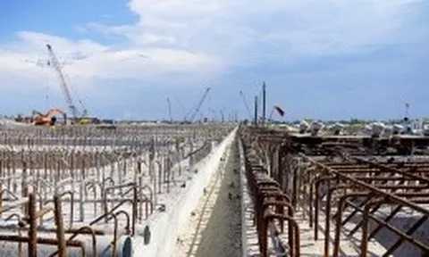Dự án Khu bến cảng Mỹ Thuỷ đã hoàn thành thi công hạng mục đê chắn sóng