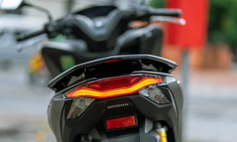 Honda Phi Thuyền 2025 quá 'hot', một lô vừa về giờ còn vài chiếc: Cốp to hơn của SH, ăn xăng 2,2L/100km