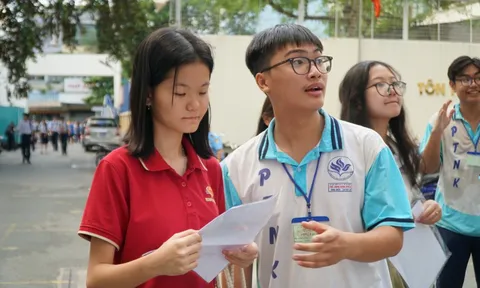 Hàng nghìn học sinh tranh suất vào trường chuyên tốp đầu TPHCM
