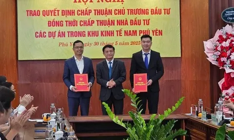 Phú Yên trao quyết định đầu tư 2 dự án động lực