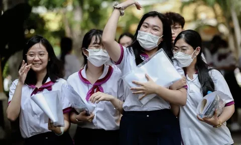 Công thức quy đổi điểm IELTS của hơn 50 trường năm 2025: Trường nào có lợi cho thí sinh nhất?