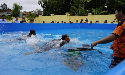 Quỹ phát triển tài năng Việt trao tặng hồ dạy bơi miễn phí cộng đồng tại Gia Lai