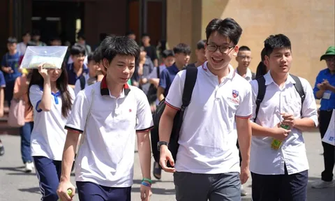 Đề thi tuyển sinh lớp 10 chuyên: Khó đến 'sốc nhiệt'