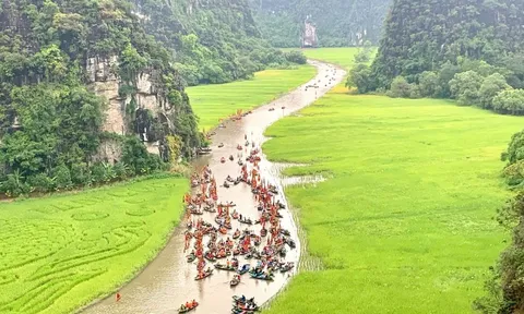 Hơn 485.000 lượt du khách đến với Tuần Du lịch Ninh Bình