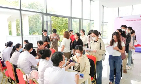 Hơn 500 tình nguyện viên tham gia hiến máu tại trường ĐH Y Dược Buôn Ma Thuột