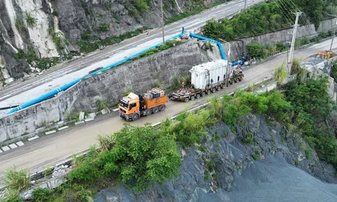 15 ngày vận chuyển 2 thiết bị tổng hơn 400 tấn từ Hải Phòng lên Hòa Bình, công trình quan trọng 9.220 tỷ sắp "về đích"