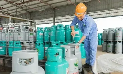 Giá gas giảm tháng thứ hai liên tiếp