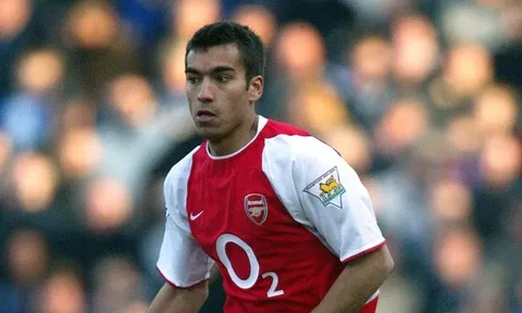 Cựu hậu vệ Arsenal gia nhập đội ngũ huấn luyện của Liverpool