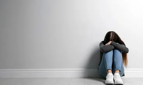 Trầm cảm tuổi học đường: Cha mẹ nhận biết sớm, đừng để con 'nghĩ quẩn' rồi ân hận