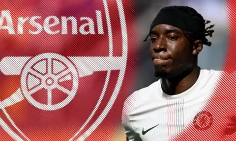 Phản ứng của CĐV khi Chelsea có thể vô tình làm đối thủ Arsenal mạnh hơn