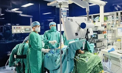 Cứu sống cụ ông gần 100 tuổi mắc ca bệnh hiếm