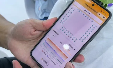 Nhà máy đen mọc lên như nấm tại nước láng giềng của Việt Nam: Ai nói nông dân phải "chân lấm tay bùn"?
