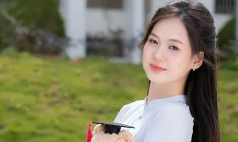 Thủ khoa đạt điểm tuyệt đối 3 môn Toán - Lý - Hóa gây "bão" MXH vì xinh như hotgirl