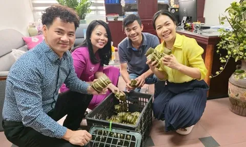 Cục trưởng Xuân Bắc xúc động trước những món quà đặc biệt sau sáp nhập