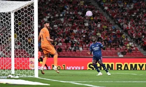 Arsenal đánh bại AC Milan, Saka ghi bàn quyết định