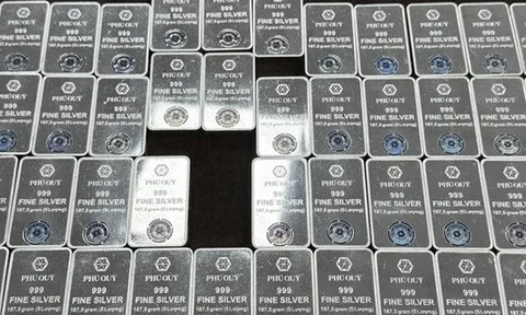 Giá bạc giảm nhẹ phiên đầu tuần, nhà đầu tư chờ thêm dữ liệu kinh tế từ Mỹ và phản ứng của đồng USD