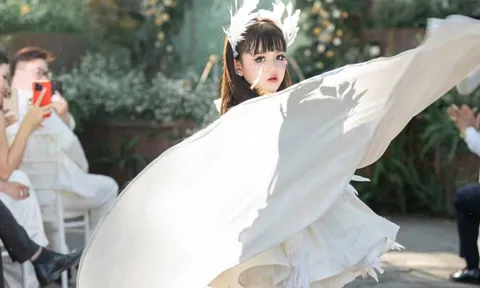 Cherry An Nhiên hút hồn trên sàn diễn “Chạm Gió”