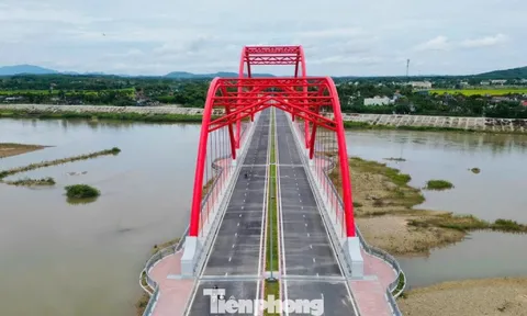 Cận cảnh cầu vòm thép đầu tiên ở Quảng Ngãi mang tên Phước Lộc
