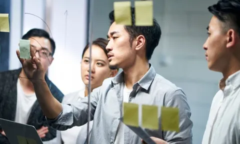 Bão sa thải 2025: Danh sách loạt tập đoàn lớn cắt giảm hàng nghìn nhân sự